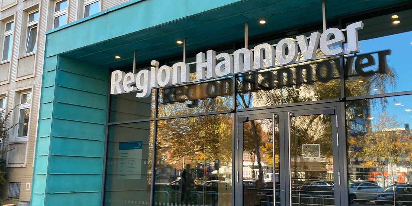 rbh-region-hannover Eingang zum Haus der Region Hannover